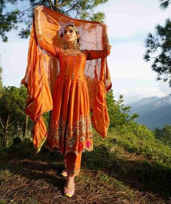 Explore the Latest Trends in Women's Clothing at the Best Prices