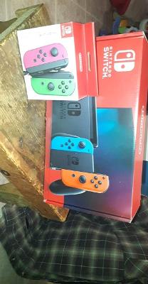 Nintendo switch avec manette d'extra neuf 500$ nego