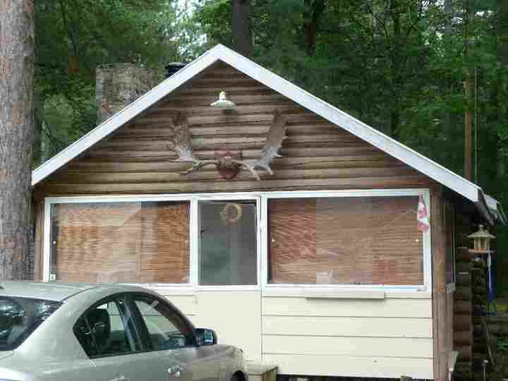 COZY LOG CABIN IN SAND BAY