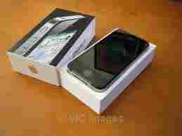 Apple iPhone 4G HD 32GB Black & White FACTORY UNLOCKED $350USD + SHIPPING