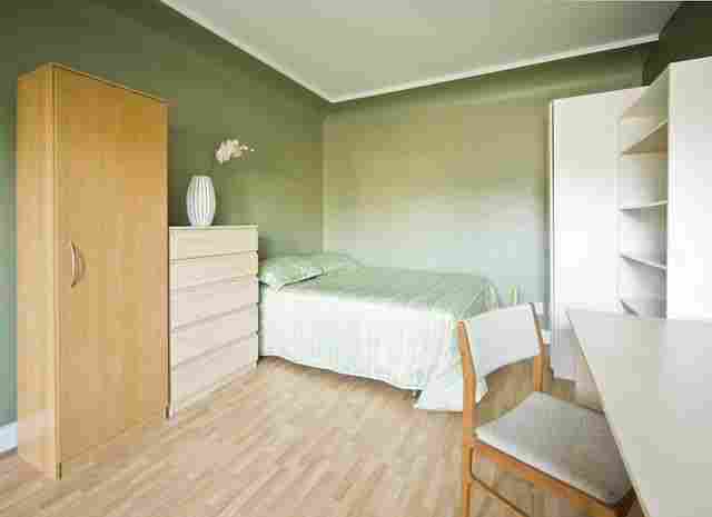 Furnished room available in Westside starting May 1