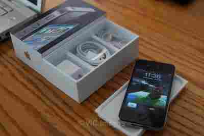 F/S: Apple iPhone 4G 32GB , Blackberry torch 9800 Black & White $250 (BUY 2 GET 1 FREE)