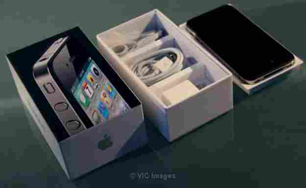 New Apple iPhone 4 32Gb Black (Never Lock) cost $450USD