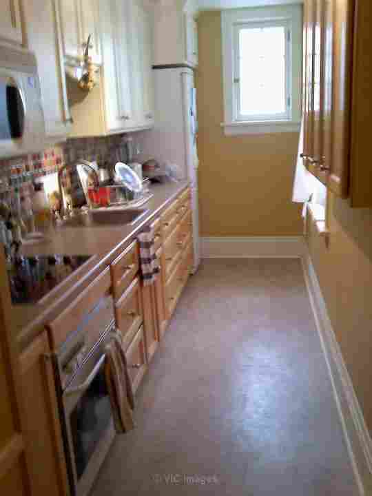 Room available for summer sublet! Great location, price negotiable!