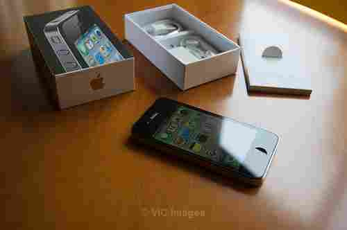 Apple iphone 4 Black (32GB) Unlocked with warranty $350