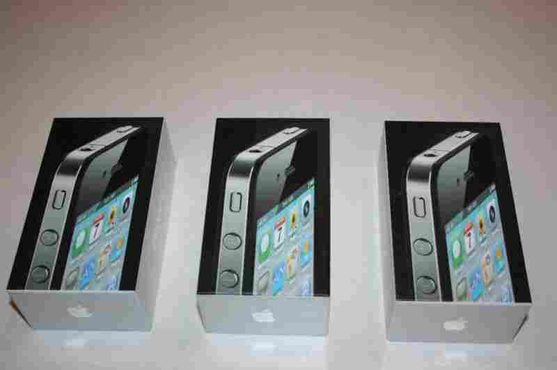 BRAND NEW APPLE IPHONE 4 32GB