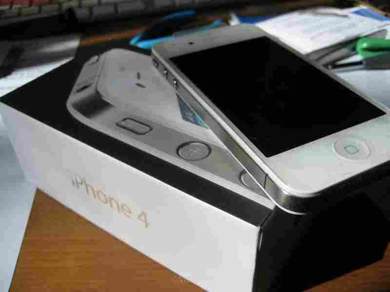 BRAND NEW APPLE IPHONE 4 32GB