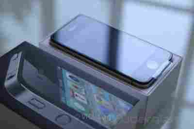 APPLE IPHONE 4 32GB AND BLACKBERRY TORCH 9800
