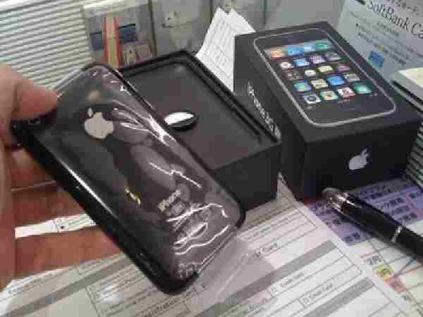 Apple iphone 4G 32GB , Blackberry Torch 9800 , Nokia N8 , unlocked black & white cost $250USD Buy 2 Get 1