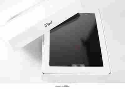iPad 2 WiFi + 3G 64GB.......$550////$320 USD - 32GB 4G IPhone