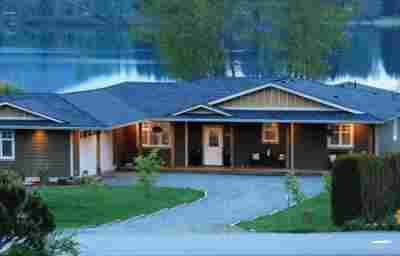 Lakefront Living at It`s Best..Waterfront on Lake!! (Maple Bay/Duncan)Vancouver Island,BC