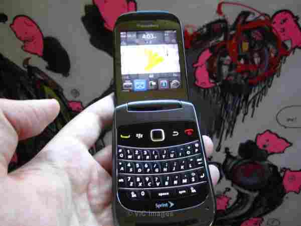 White & Black Apple iPhone  4 Blackberry Style 9670