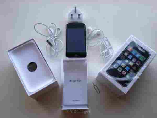 For Sale: Buy 3 Apple iphone 4hd 4g 32gb and get 1 unit free