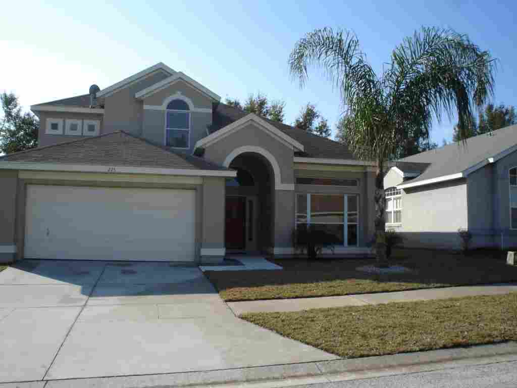 BEAUTIFUL FIVE BEDROOM HOME FOR RENT 5 MINUTES FROM DISNEY WITH TWO KING SIZE BEDS
