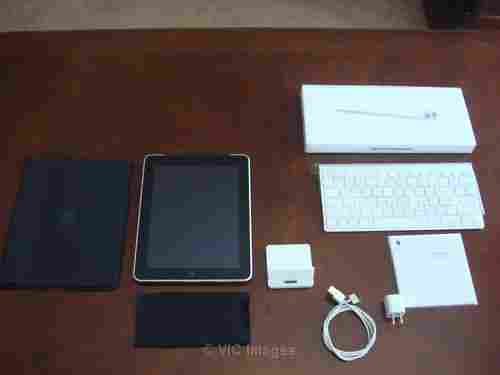 For Sales Apple iPhone 4G 32GB,Apple iPad 2 64GB with Wi-Fi and 3G.