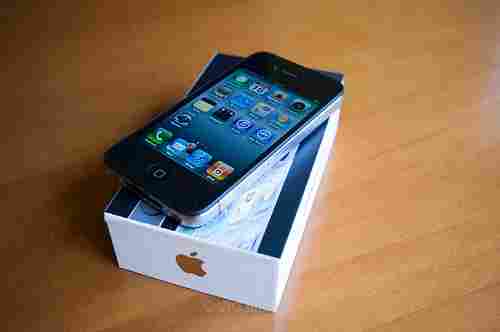 Apple iPhone 32GB 4 4G Brand New Unlocked