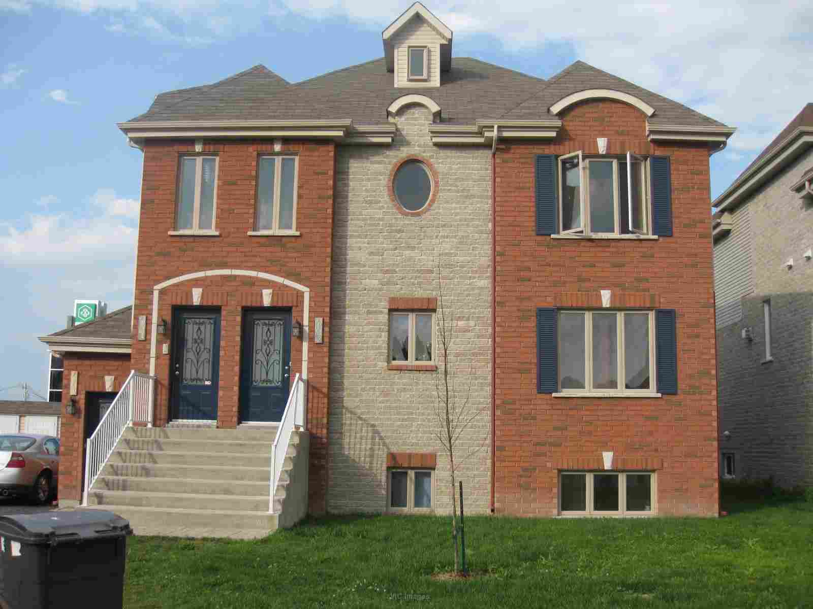 Modern 2 bedroom condo + mezzaine for rent, area dix30