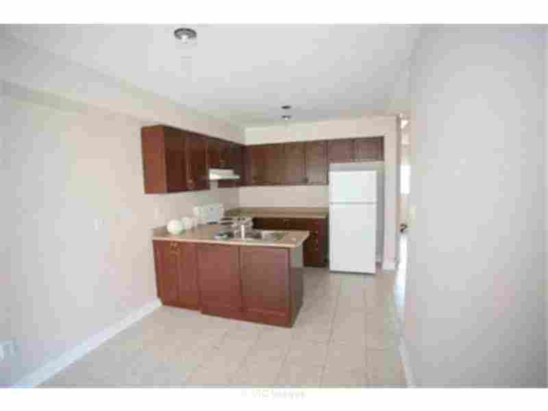 HOUSE TO SHARE - SHORT TERM LEASE W/ OPTION TO RENEW