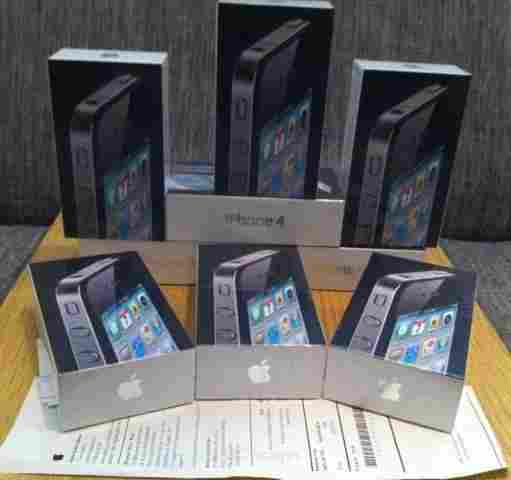 Apple iPhone 4 16GB and 32GB White - Black