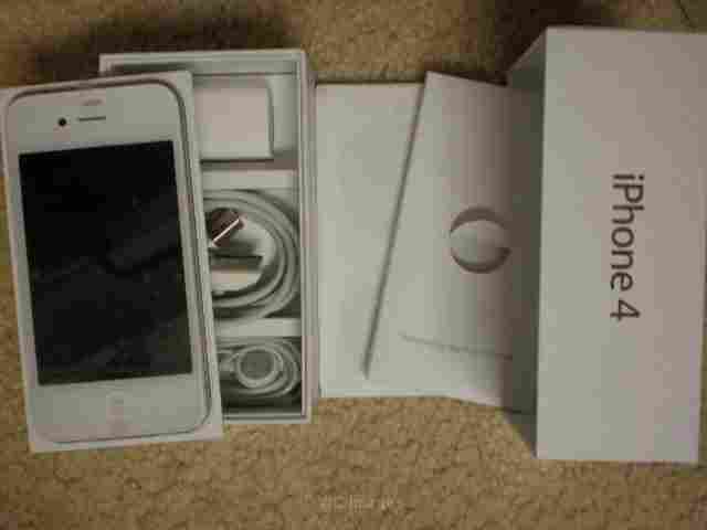 Apple iPhone 4G 32GB & Blackberry Playbook
