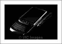 New Apple iPhone 4HD 32GB Original Unlocked Origin