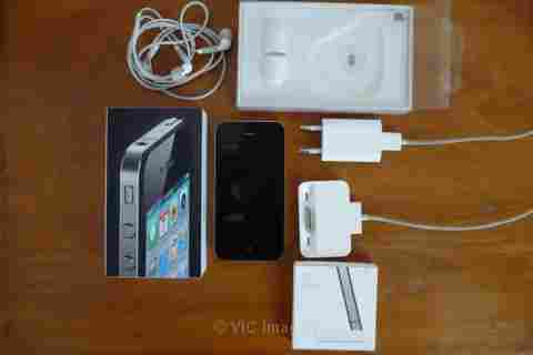 Apple iPhone 4 , 32GB ( white and black ) Available in store for sales for Ramadan bonus