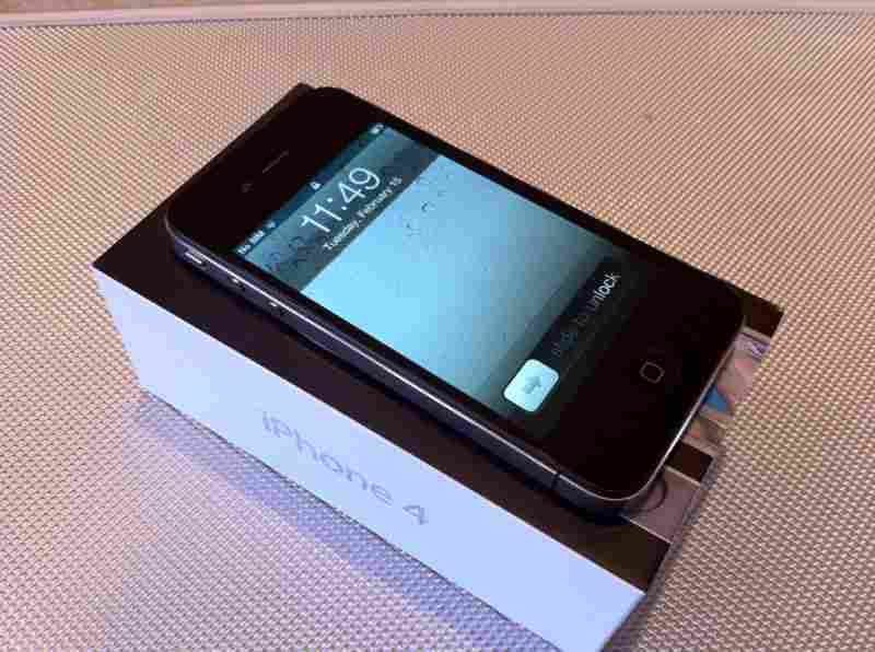 Apple iPhone 4G 32GB Black Factory 4 / Unlocked Phone