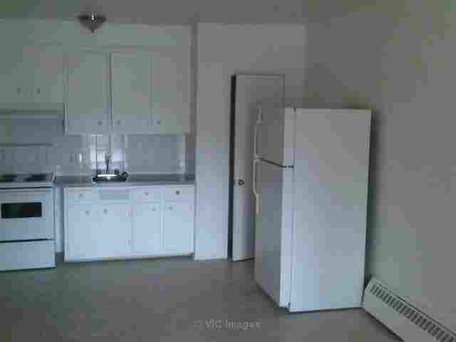 3 1/2 available now - Rosemont