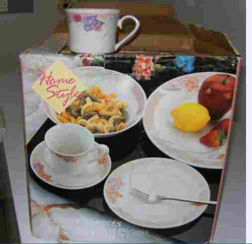 Brand new beautiful 20 piece dining set for $15