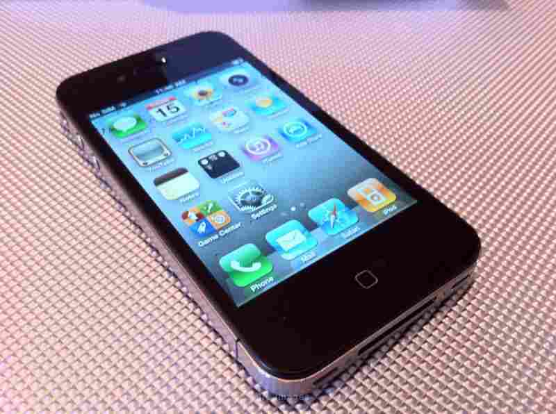 Apple iPhone 4G 32GB Black Factory 4 / Unlocked Phone