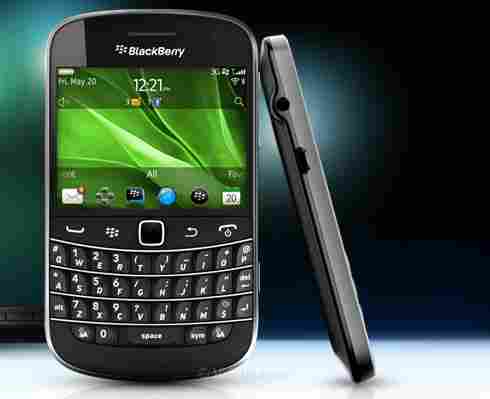 Latest BlackBerry Bold Touch 9900 & iPhone 4 32GB