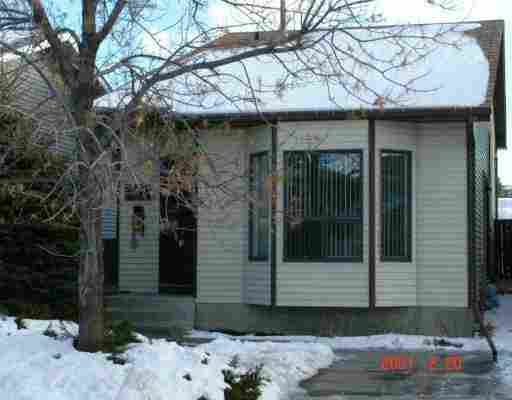 4 Level Split house with 4 bedroom in Sandstone available Aug. 23 calgary NW