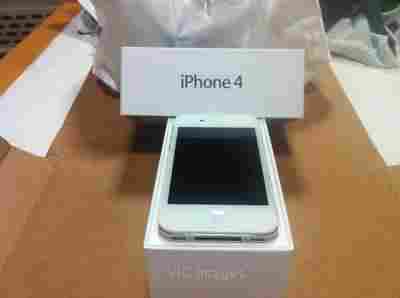 Apple iPhone 4G 32GB (Unlocked)..$350usd