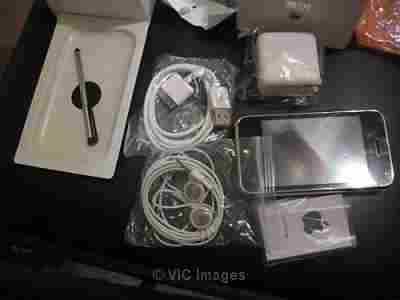 For Sale- Unlocked -$250 /Apple iphone 4G 32Gb buy 2 get 1