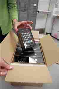 $320 usd Apple Iphone 4 4G 32GB HD Brand New in Box