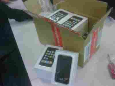 Promo buy 2 get 1 free Apple Iphone 4g 32gb At Affordable Price.