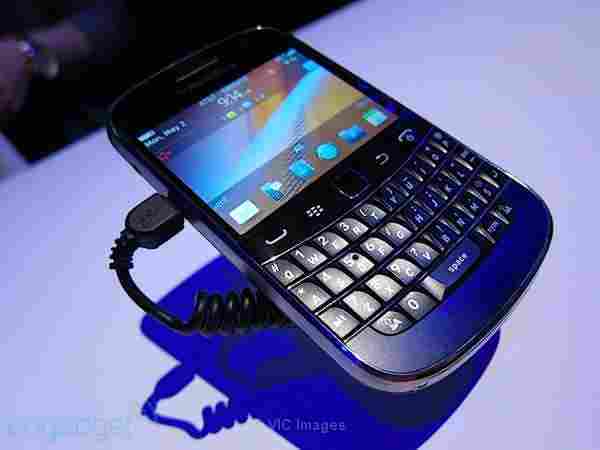 Apple Iphone 4 32GB & BlackBerry Bold Touch 9900 / Apple Ipad 2