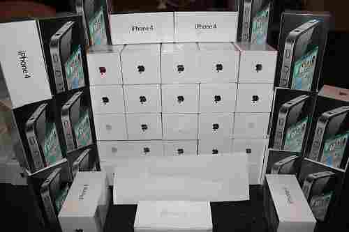 FOR SALE Brand New Apple Iphone 4G/3G 32gb Legally Unlock 300