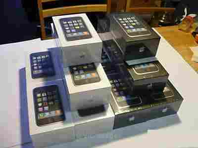 BRAND NEW APPLE IPHONE 4 16GB....($350)