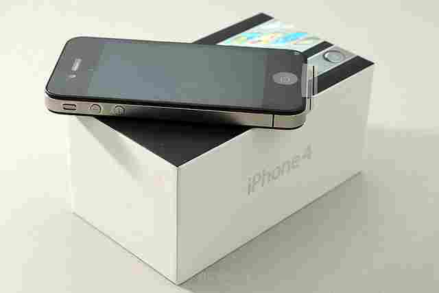 Apple iphone 4g 32gb=====$300usd(Buy 2 units and get 1 unit