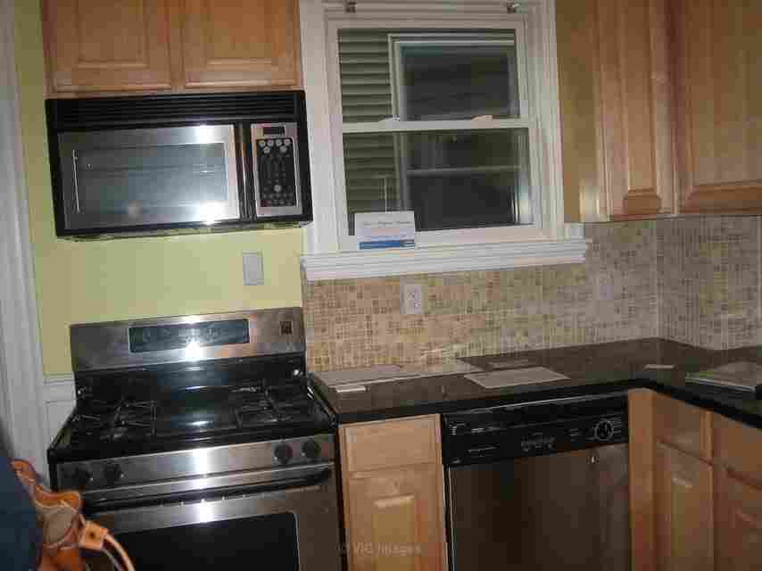 3 bed 1 bath 1270 Sq FT condo in Boston's Neighborhood