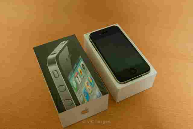 Apple iphone 4 32gb and blackberry torch 9800