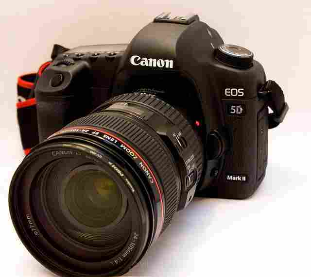 New Nikon D700 With 24-120mm VR Lens...R19.999, Canon EOS 5D Mark II Digital SLR Camera (Body Only)..R7,999