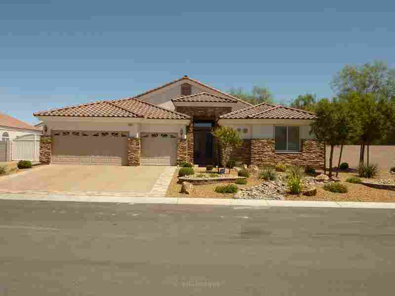 Gorgeous 4 bdr bungalow w/ POOL only 10 min from the Strip