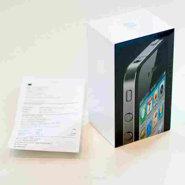 Apple iphone 4 32gb and blackberry torch 9800