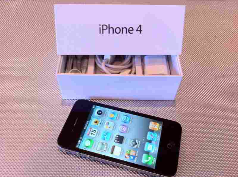 Apple iphone 4 32gb and blackberry torch 9800