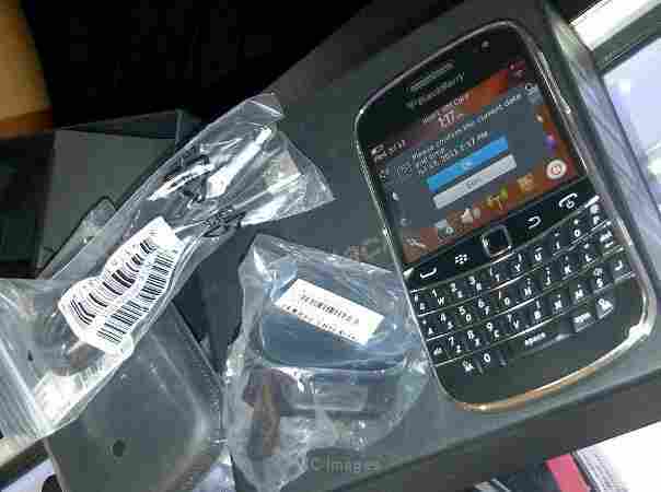 BlackBerry Bold Touch 9900,Apple iPhone 4 32GB