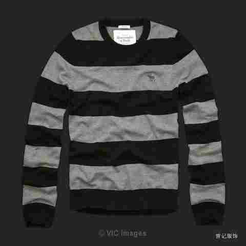 sells lots of sweaters Lacoste, Ralph Lauren, Armani, Fred Perry, etc. ..