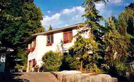 Beautiful Villa in desirable neighborhood 200 metres from the Pacific Ocean