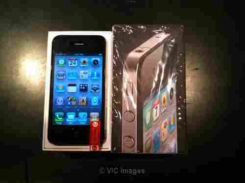 Iphone4 32gb 250usd,blackberry 9900 300usd